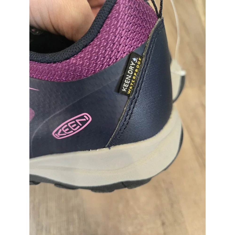 KEEN Kids Wanduro Low Shoes‎ Youth Size 7 Waterproof Sky Captain / Purple